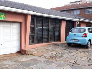 3 Bed House in Montclair