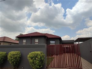 3 Bed House in Clayville