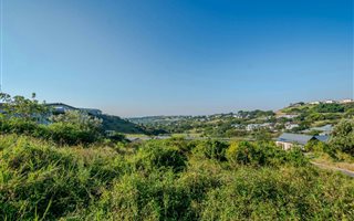 1350 m² Land available in Simbithi Estate