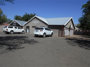 300 m² Commercial space in Dan Pienaar