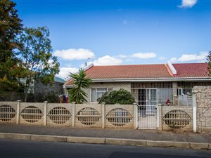 2 Bed House in Oudtshoorn Central