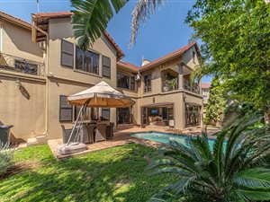 4 Bed House in Pineslopes