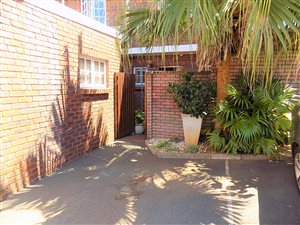 3 Bedroom Duplex in Glen Hills