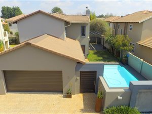 4 Bed House in Rietvalleirand