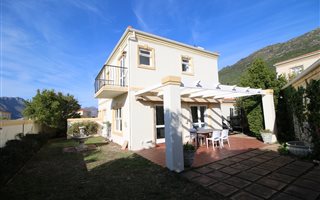3 Bedroom Duplex in Hout Bay and surrounds