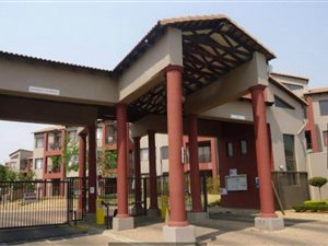 2 Bed Flat in Honeydew Manor
