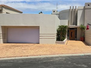 3 Bed House in Greenways Golf Estate
