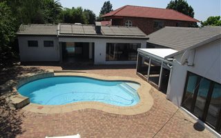 4 Bedroom House in Mayfield Park