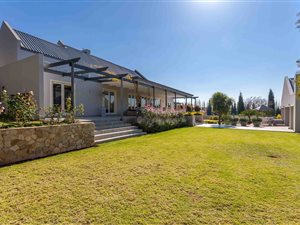 5 Bed House in Mooikloof Equestrian Estate