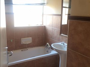 3 Bed Townhouse in Mooikloof Ridge