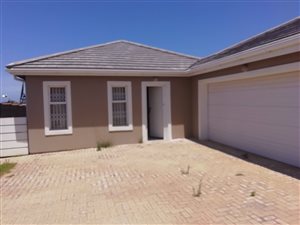 3 Bed Townhouse in Gonubie
