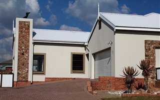 3 Bedroom House in Bankenveld