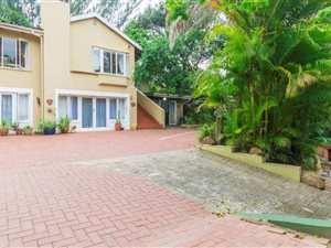 8 Bed House in Salt Rock