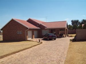 3 Bedroom Cluster in Benoni AH
