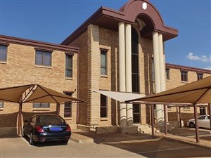 739 m² Commercial space in Langenhoven Park