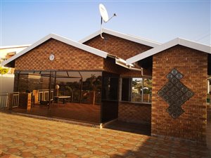 5 Bed Townhouse in Nirvana Hills