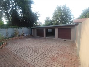 3 Bed House in Tileba