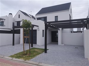 3 Bedroom House in Acorn Creek Lifestyle Estate