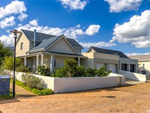 4 Bed House in Schonenberg Estate