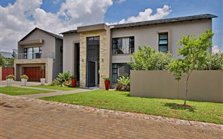 4 Bedroom House in Waterfall Country Village