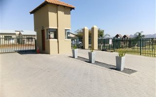 2 Bedroom Flat in Brits Central