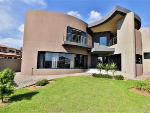 5 Bed House in Cloverdene