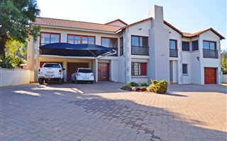 7 Bedroom House in Grootfontein Estate