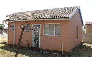 2 Bedroom House in Pine Ridge