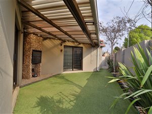 2 Bed House in Rietvalleirand