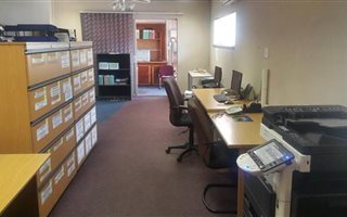 450 m² Office Space in Lakefield