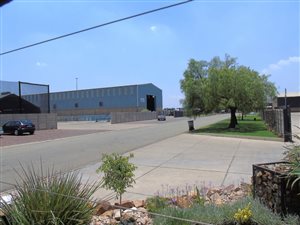 1825 m² Commercial space in Labore