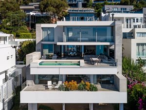 5 Bed House in Bantry Bay