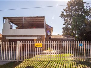 5 Bed House in Glenhaven