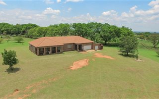 3 Bedroom House in Kameeldrift East