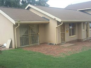 4 Bedroom House in Heuweloord