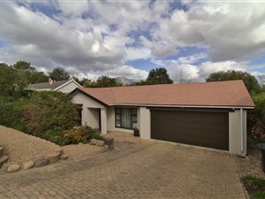 3 Bed House in Onder Papegaaiberg
