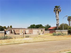 1000 m² Land available in Meiringspark