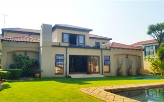 5 Bedroom House in Centurion Golf Estate
