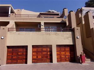2 Bed Apartment in Constantia Kloof
