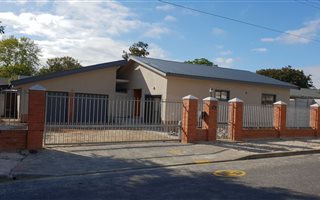 3 Bedroom House in De La Haye