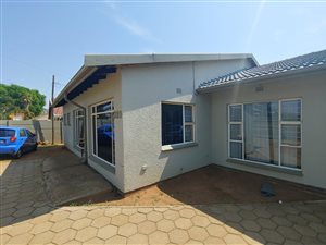265 m² Commercial space in Ontdekkers Park