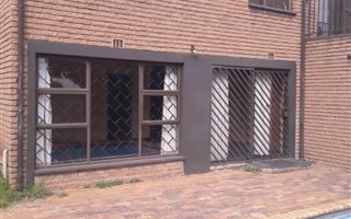 3 Bedroom House in Crown Gardens