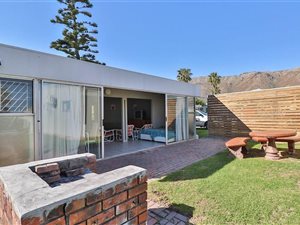 2 Bed House in Gordons Bay Central