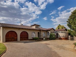 3 Bed House in Weltevreden Park