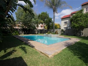3 Bed Apartment in Paulshof