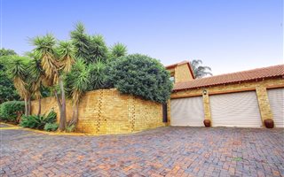 3 Bedroom Townhouse in Honeydew Ridge