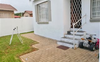 2 Bedroom Townhouse in Kosmosdal