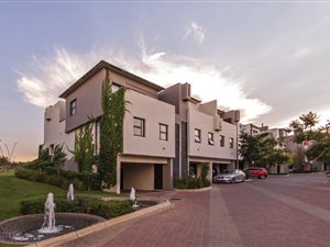 2 Bed House in Lombardy Estate