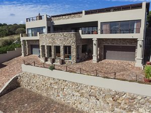 7 Bedroom House in Merryhill
