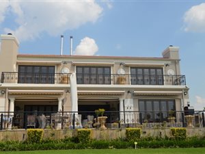 4 Bed House in Club Milos